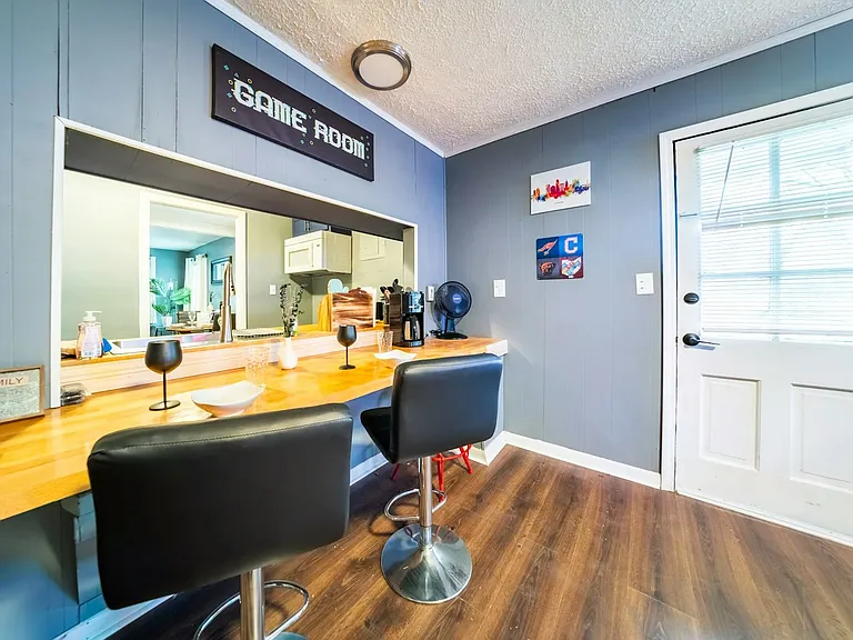 2513 Greenvale Rd — Photo 4