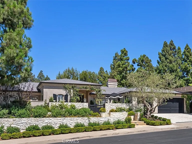 4 Winged Foot Ln — Photo 1