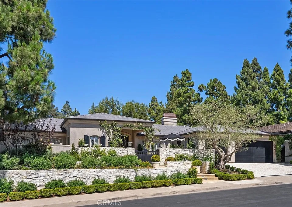 4 Winged Foot Ln