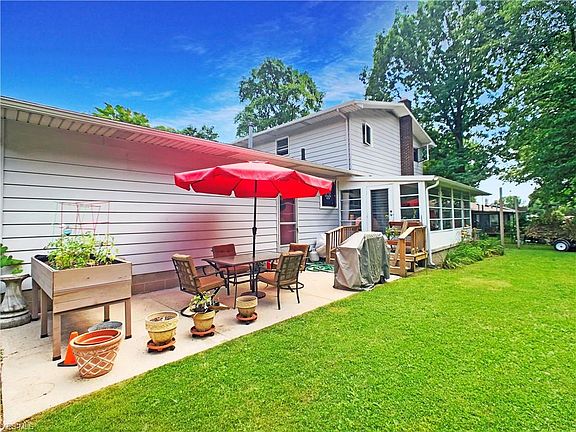 4th image of 393 Knollwood Ave