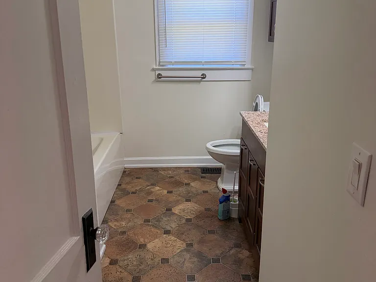 823 Bristol Dr — Photo 8