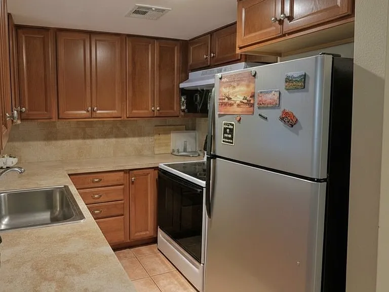 19 Marina Cir — Photo 4