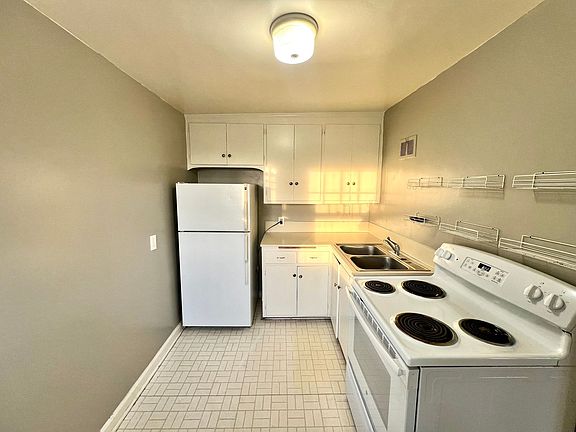 3rd image of 3701-3705 Jones St #3