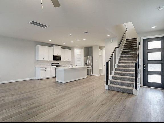 4th image of 9826 Magnolia Village Ln