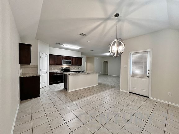 4th image of 526 Clearlake Dr
