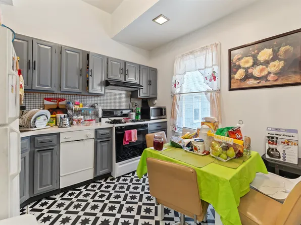 86 Clendenny Avenue image 4 of 14