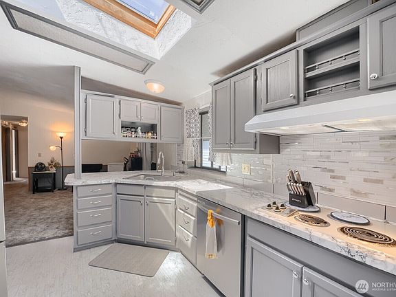 5th image of 3611 NE I St #207