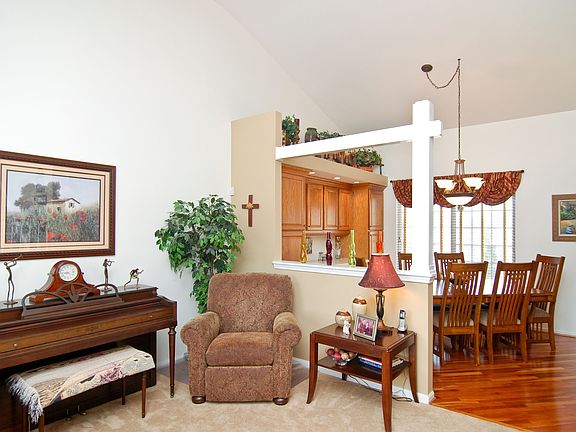 3rd image of 900 Tylerton Cir
