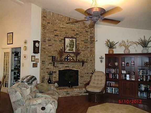 3rd image of 402 Kenya St