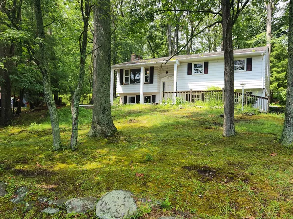 9 Mystic Dr, Mountain Top, PA 18707