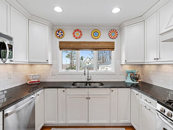 3rd image of 2139 Ridge Rd