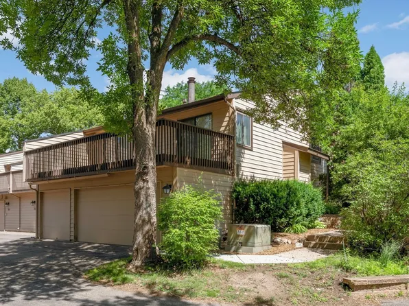 132 W Eagle Lake Dr, Maple Grove, MN 55369