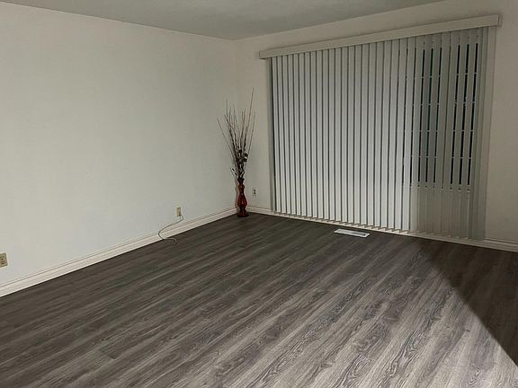 3rd image of 2705 Meadowlark Dr