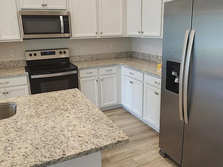586 Cooper Ct SW — Photo 32