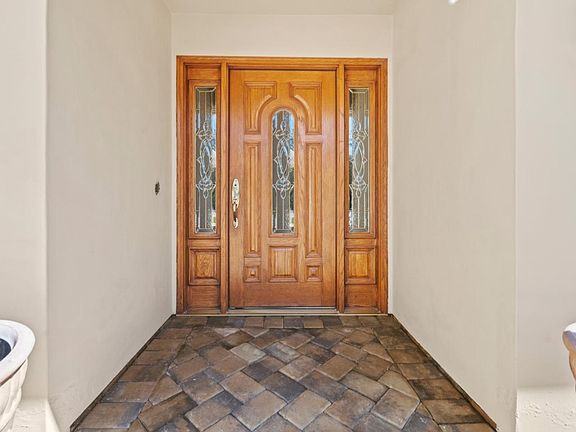 4th image of 1147 Arrowhead Rd