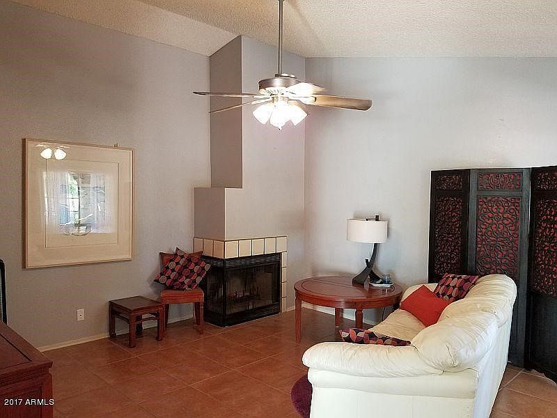 Fireplace - Vaulted ceiling