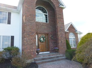 629 Tamarack Rd, Cheshire, CT 06410