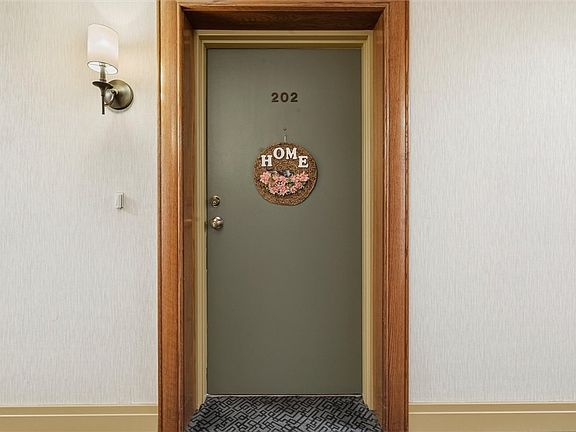 3rd image of 900 Washington Rd APT 202