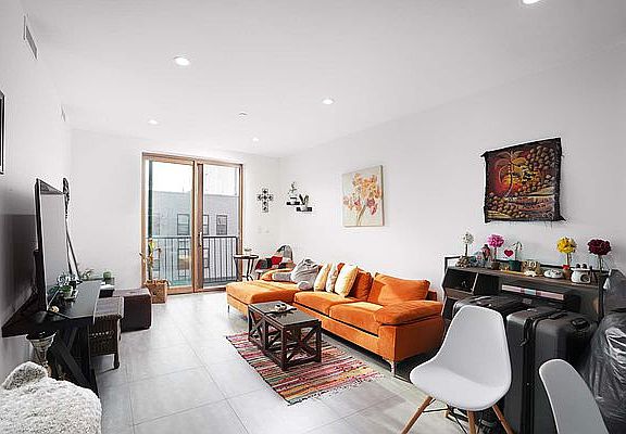 3rd image of 316 Chauncey St #3