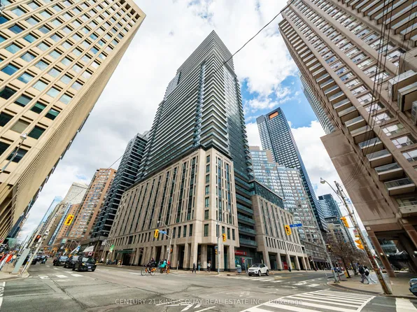 955 Bay St #Penthouse 5, Toronto, ON M5S 0C6