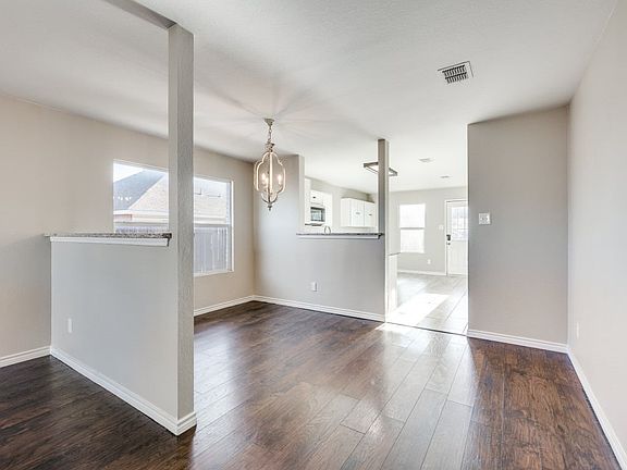 3rd image of 709 Wrigley Dr
