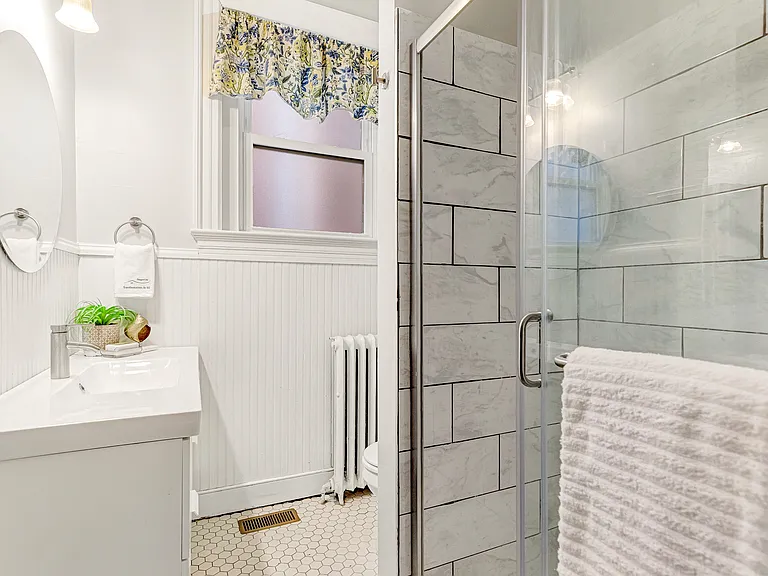 1208 W Franklin St #B — Photo 5