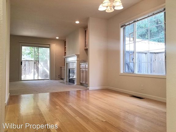 3rd image of 218 E Bellevue Ave #218