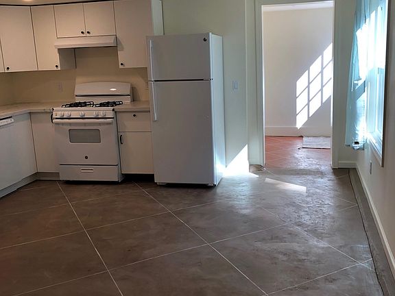 4th image of 260 Siesta Way