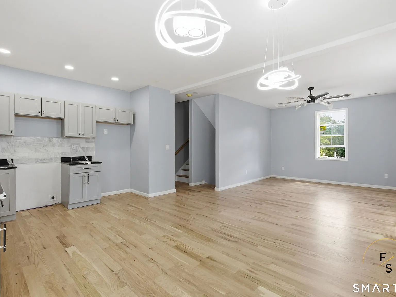 3 bed, 3.0 bath, 2850 sqft, $3,995 — Photo 4