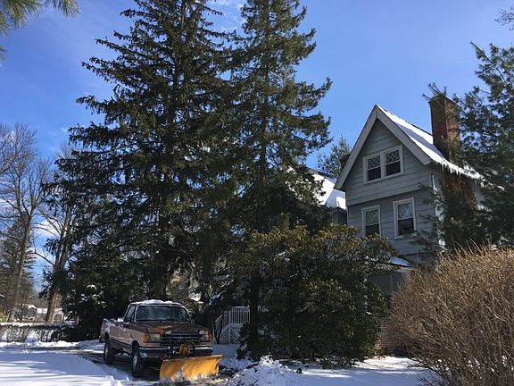 Ford F250 Plow Included