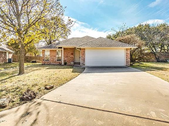 3rd image of 118 Chimney Rock Dr