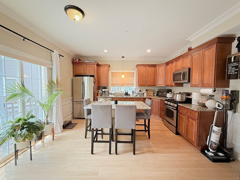 1st image of 159 Willard St APT 7