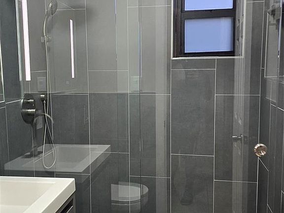 5th image of 360 NW 8th St APT 8