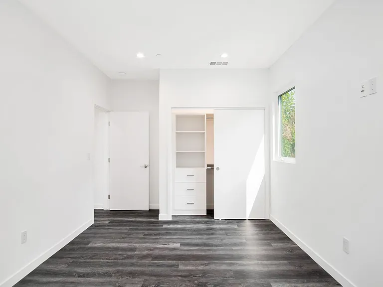 10926 1/2 Hesby St — Photo 10