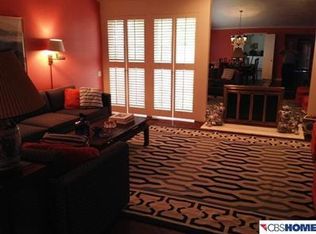 10070 Fieldcrest Dr, Omaha, NE 68114