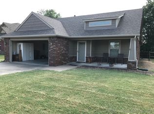 2108 S Russell St, Skiatook, OK 74070