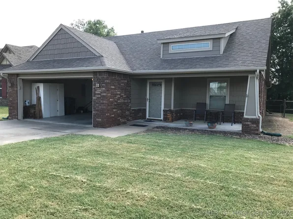 2108 S Russell St, Skiatook, OK 74070