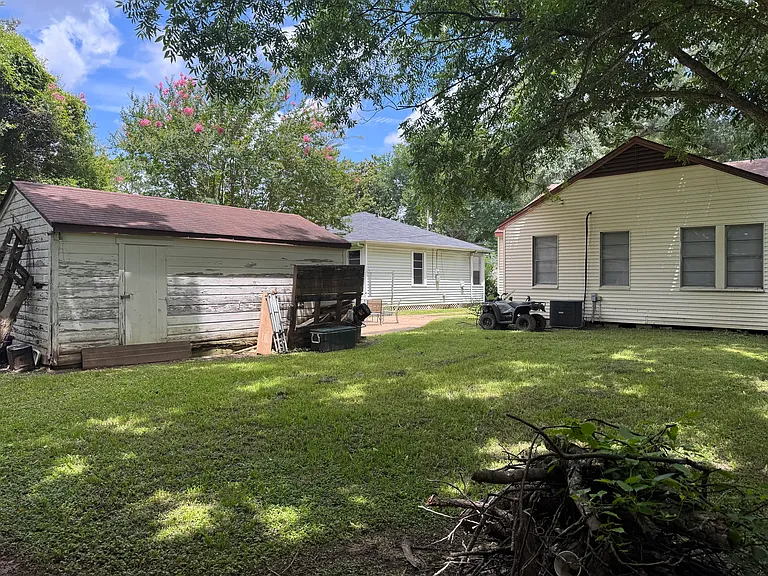 231 E Slattery Blvd — Photo 7