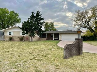 2425 Reeves Ave, Dodge City, KS 67801