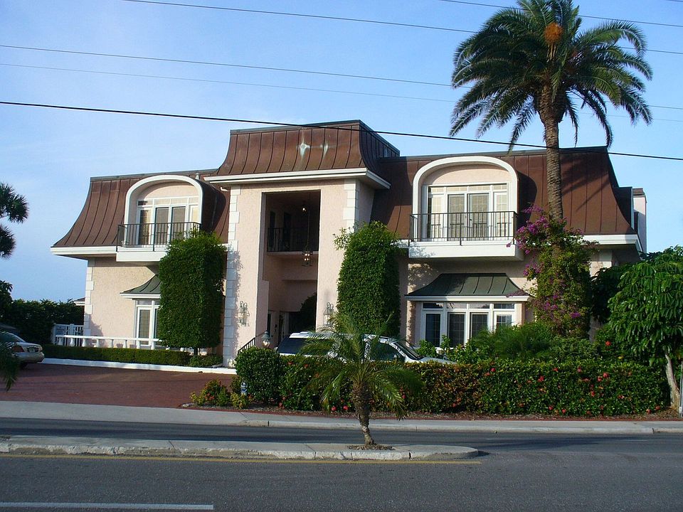 1st image of 880 Tarpon Center Dr APT B