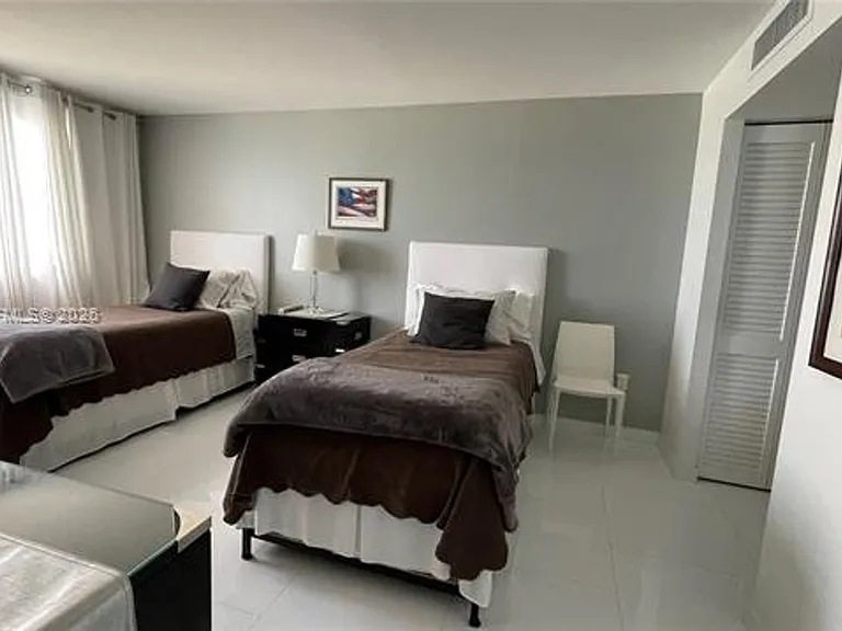5701 Collins Ave #1714 — Photo 8