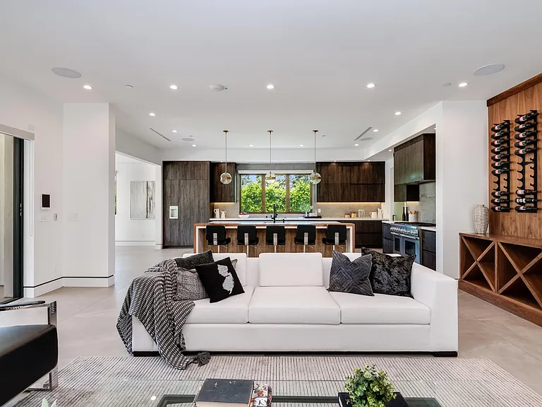 23262 Gonzales Dr — Photo 13