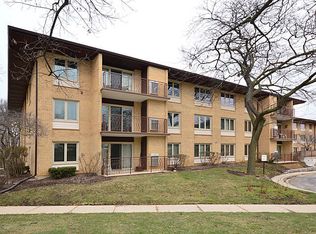 2500 W Talcott Rd APT 102, Park Ridge, IL 60068