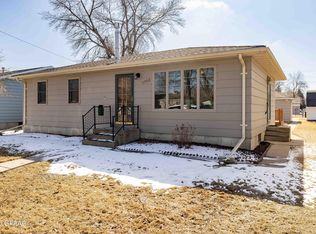 1705 8th Ave N, Grand Forks, ND 58203