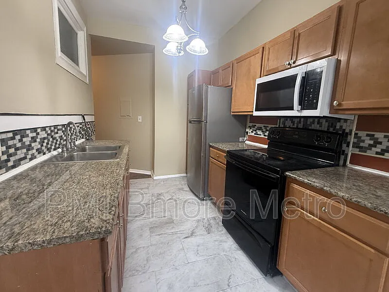 2 bed, 1.0 bath, 1000 sqft, $1,300 — Photo 3