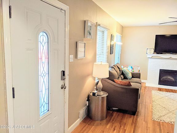 3rd image of 2013 Meadow Ln