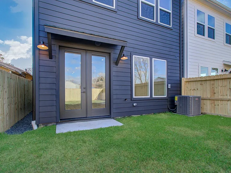 4425 Providence St — Photo 39