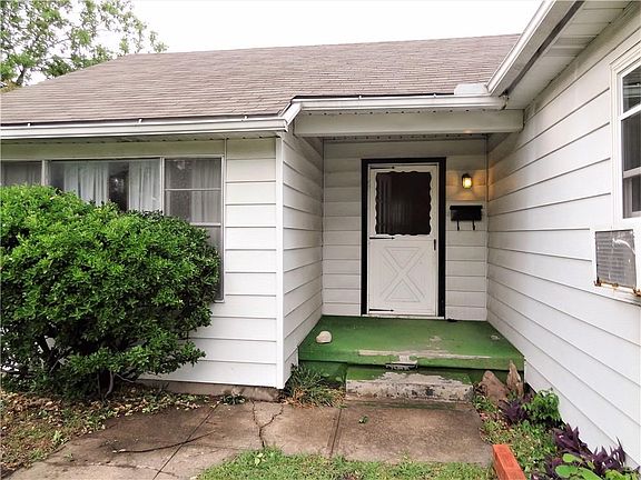 3rd image of 1417 James Dr