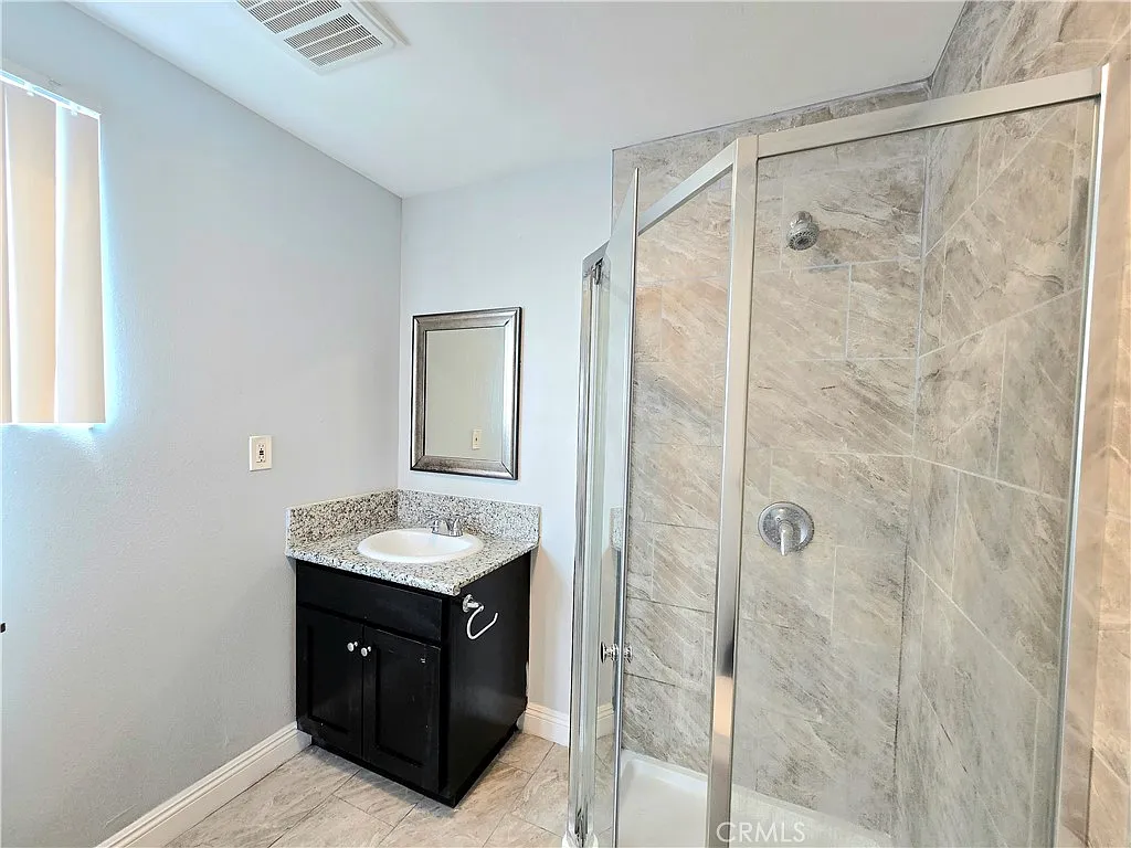 5 bed, 3500 sqft, $4,000 — Photo 3