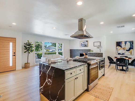 4th image of 7427 Madora Ave